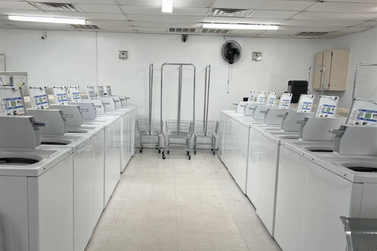 Sealy Laundromat Small Washers 1200X800