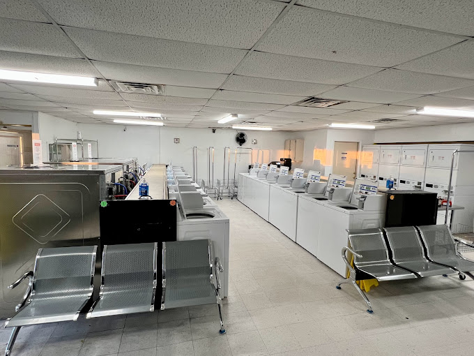 Sealy Laundromat Interior 003